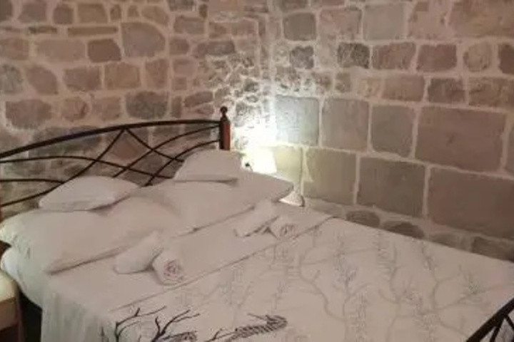 Room 5 of 19