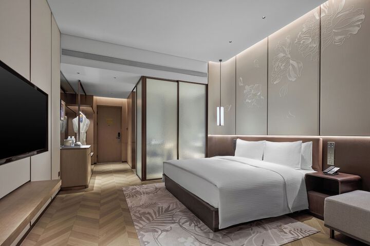 Room 8 of 38
