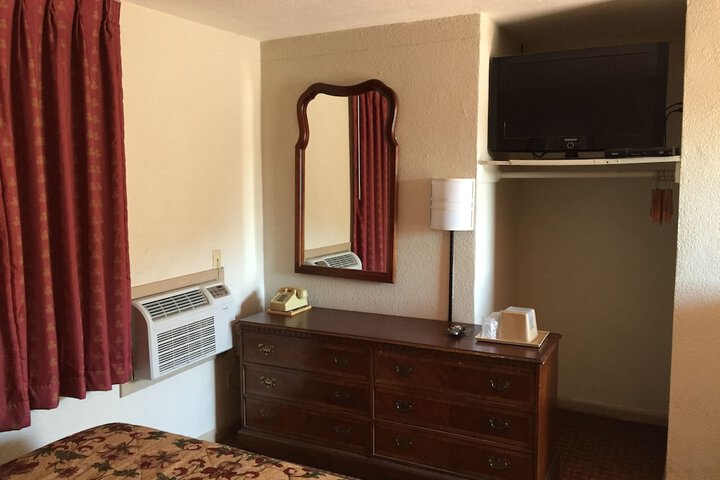 Room 5 of 20