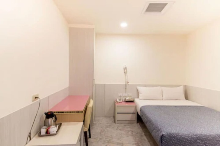 Room 18 of 50