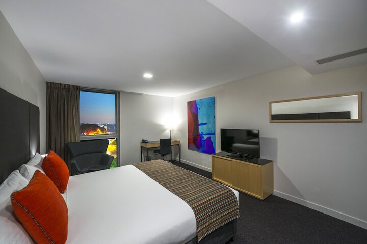 Room 4 of 87
