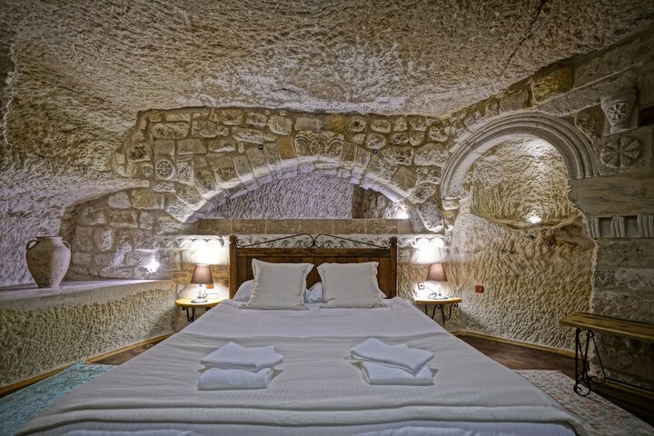 Room 2 of 68