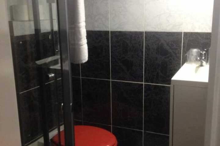 Room 6 of 20