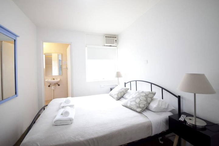 Room 6 of 35