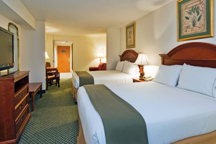 1 King Bed Suite (4 of 11)