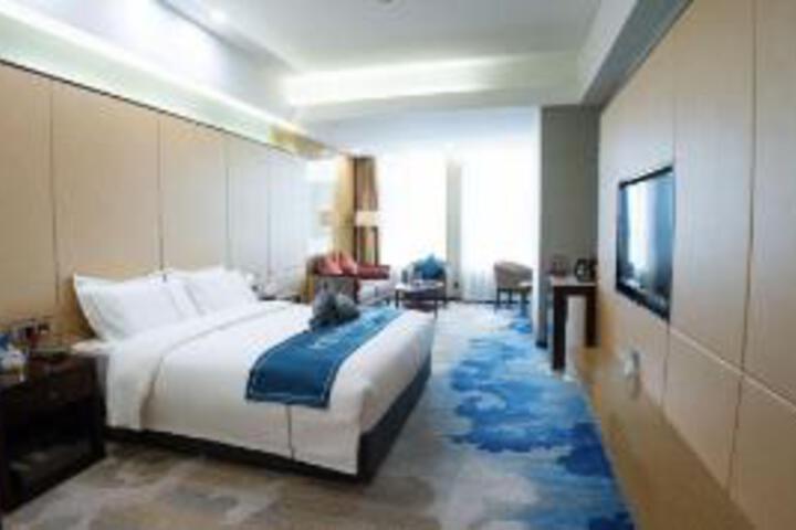 Room 7 of 9