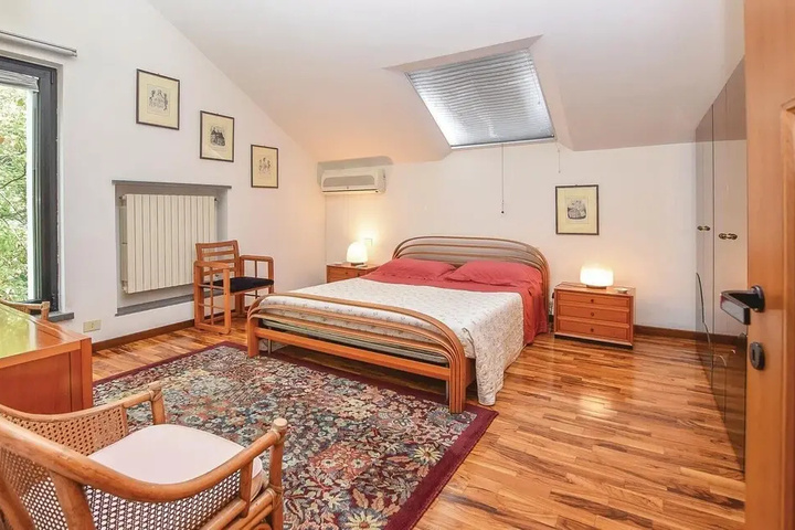 Room 6 of 21