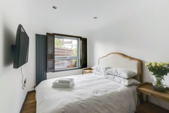 Room 6 of 22