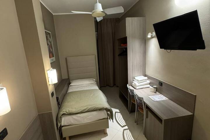 Room 10 of 37
