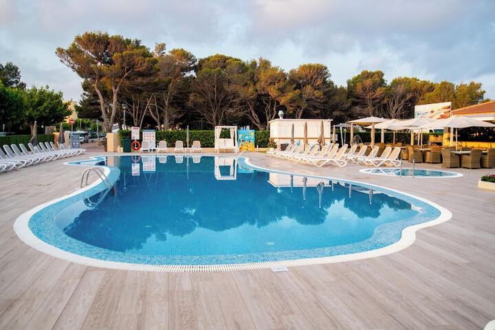 Pools & Facilities