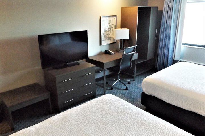 Quadruple Executive Queen Bed (3 of 8)