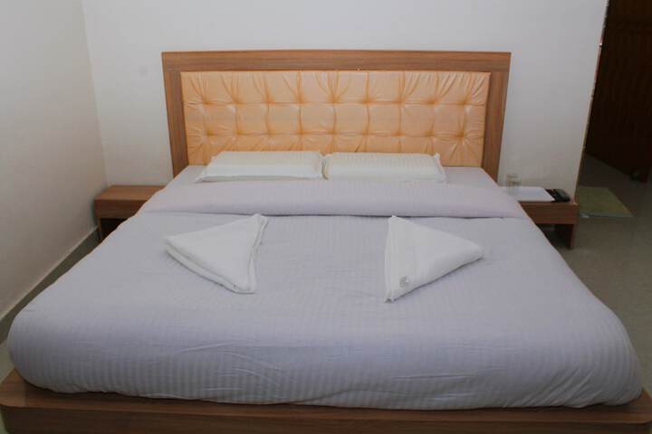 Room 8 of 37