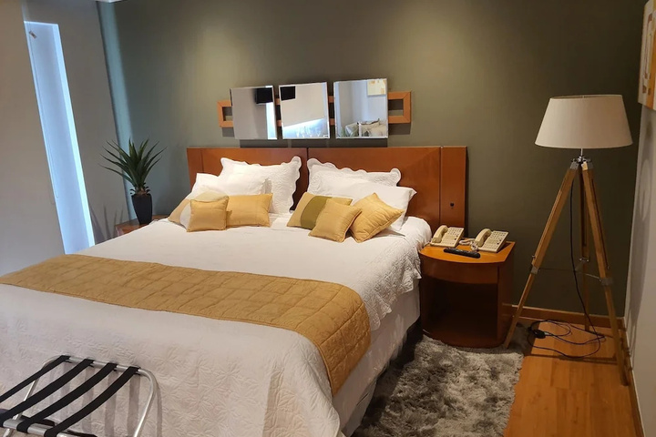 Room 3 of 8