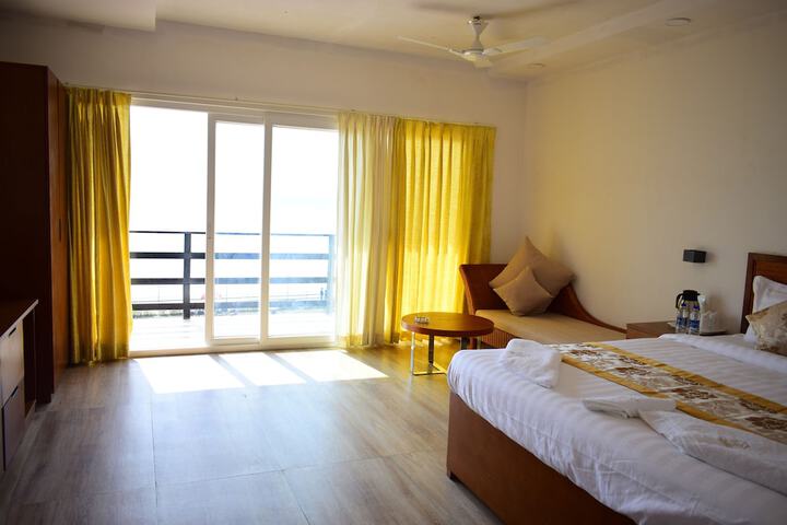 Room 4 of 36
