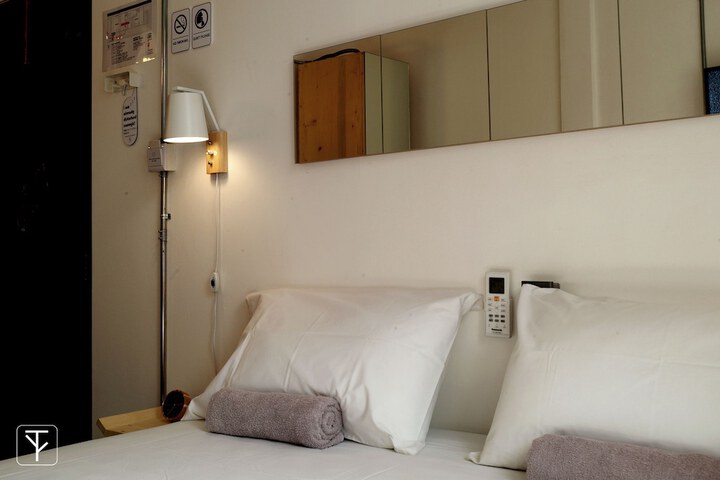 Room 14 of 65