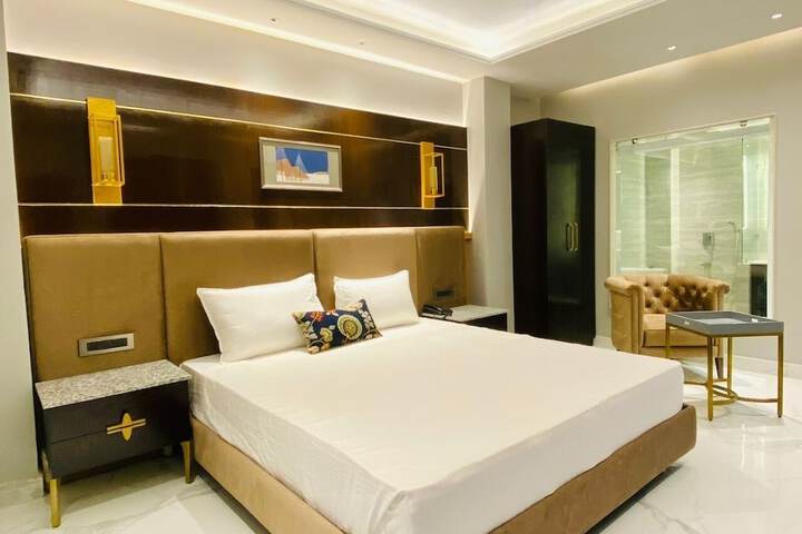 Room 28 of 63