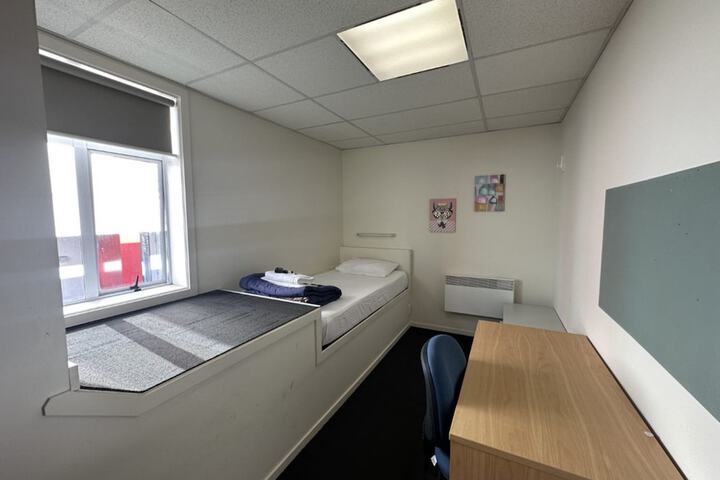 Room 18 of 106