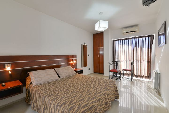 Room 13 of 40