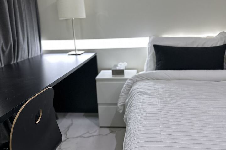 Room 9 of 68