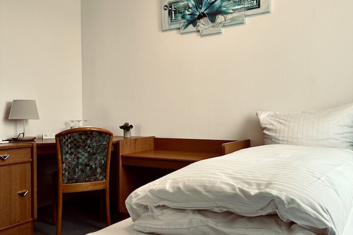 Room 27 of 63