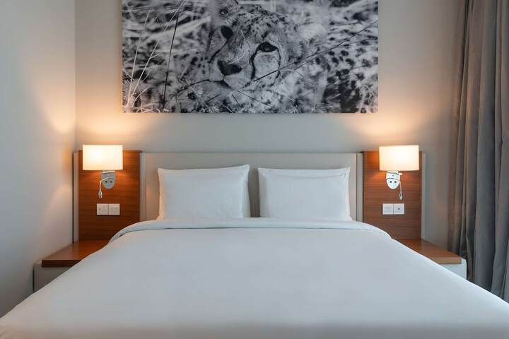Room 28 of 108