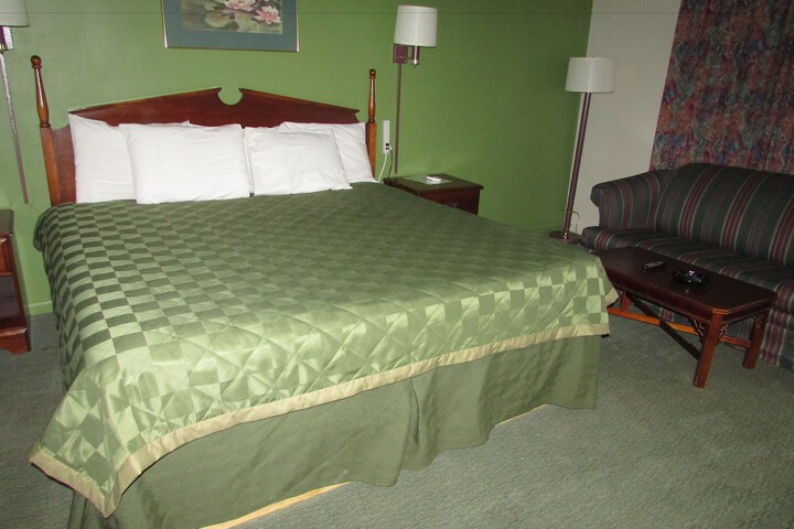 1 King Bed (14 of 19)