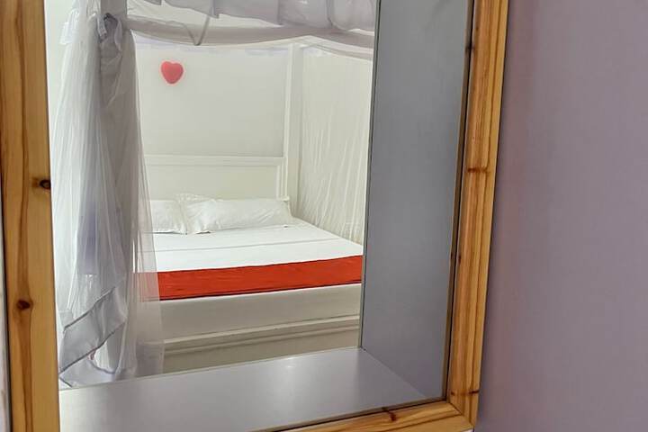 Room 4 of 18