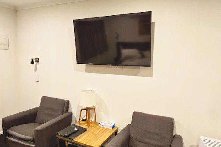 Room 33 of 175