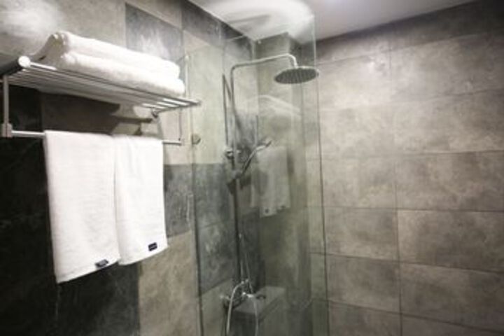 Room 3 of 41