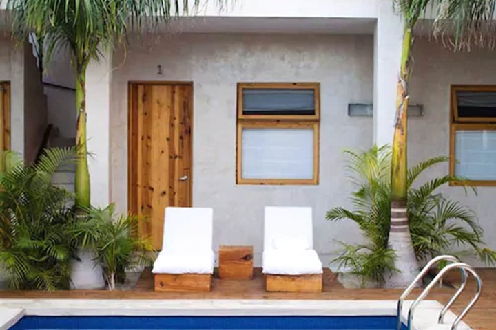 Hotel with Pool