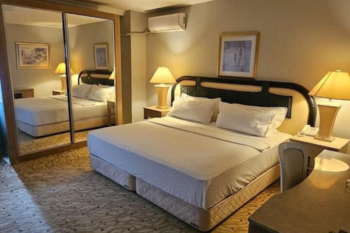 Room 17 of 116