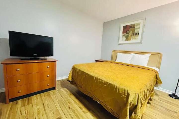 Room 3 of 33