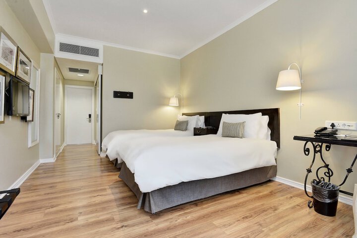 Room 9 of 30
