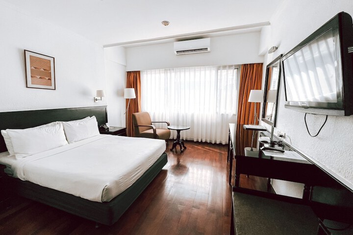 Room 22 of 106