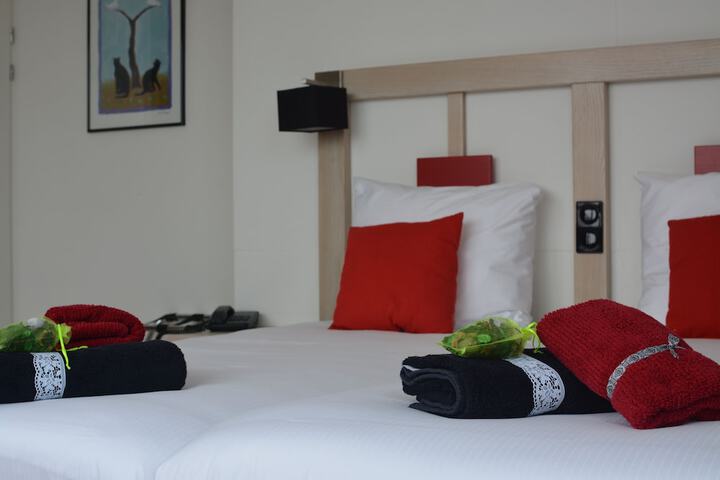 Room 6 of 48
