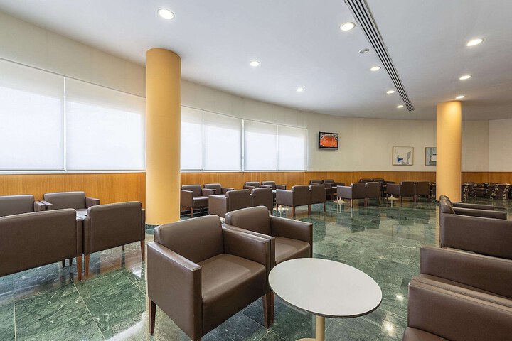 Entrance & Lobby