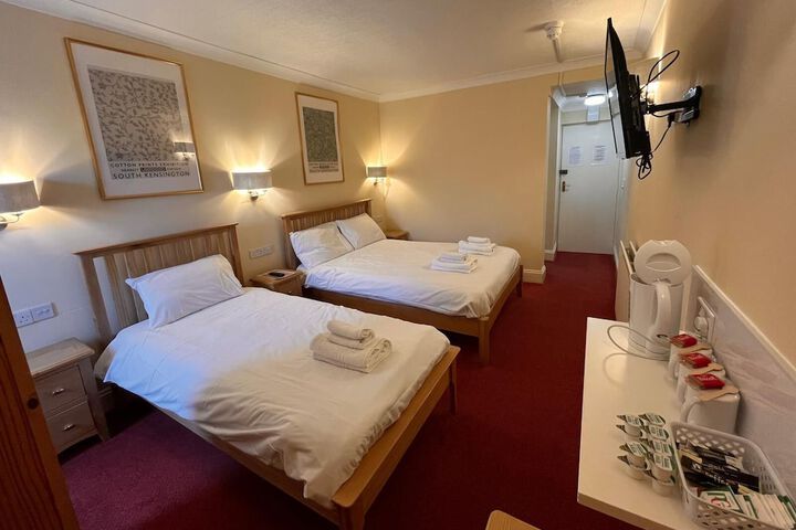 Room 14 of 33