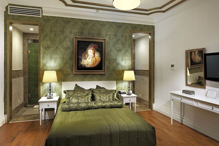 Room 12 of 273
