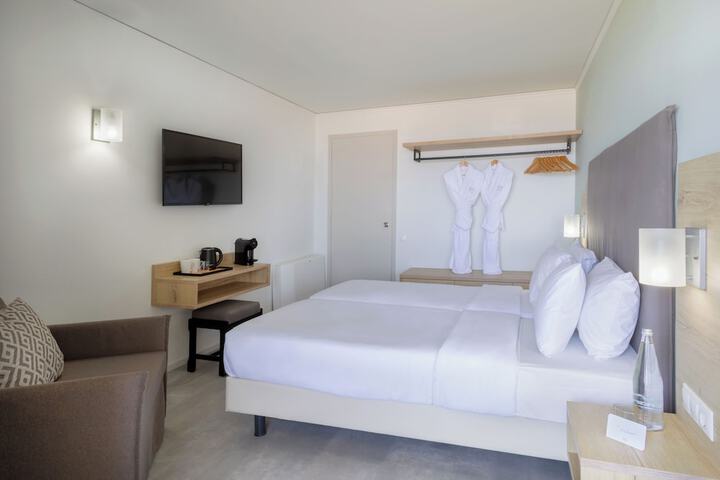 Room 20 of 143