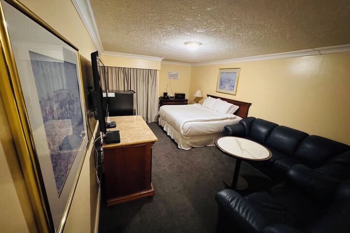 Room 32 of 77