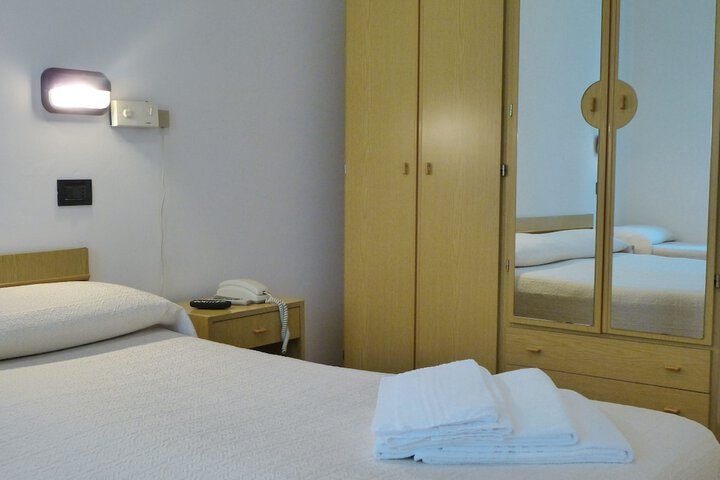 Room 14 of 24
