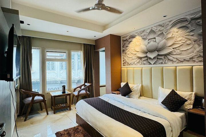 Room 12 of 19