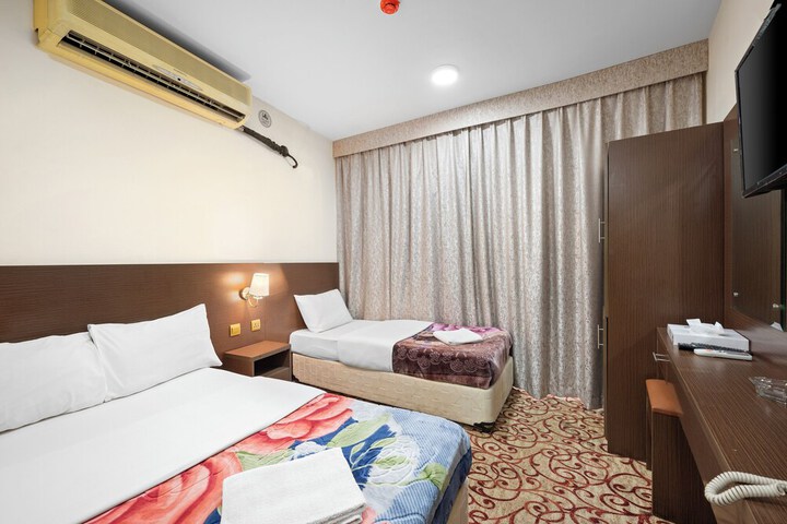 Room 7 of 10