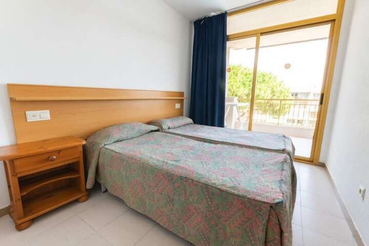 Room 6 of 18
