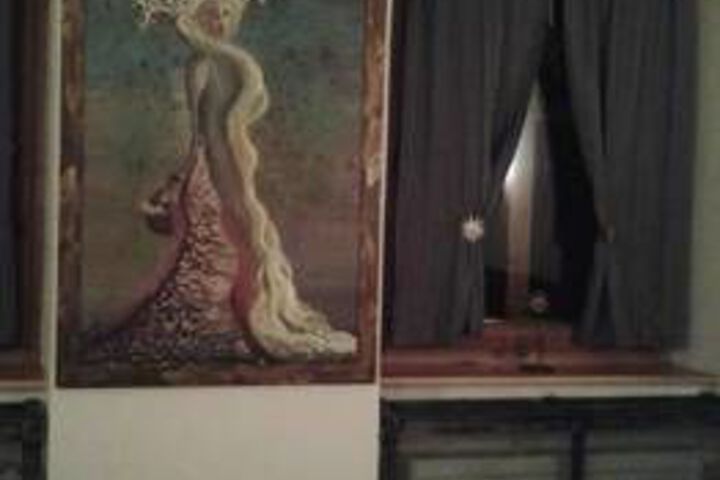Room 13 of 28