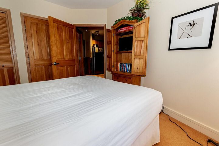 Room 25 of 172