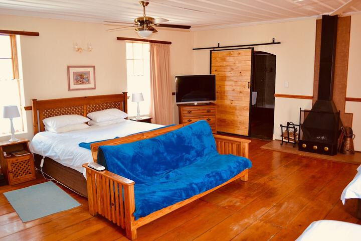 Room 2 of 18