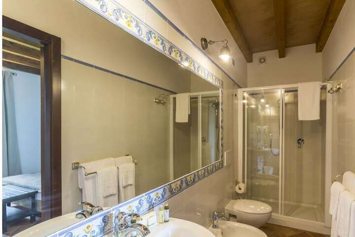 Room 15 of 34