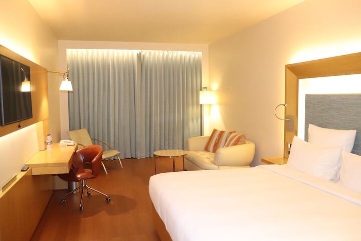 Room 5 of 87