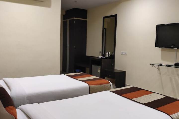 Room 8 of 37